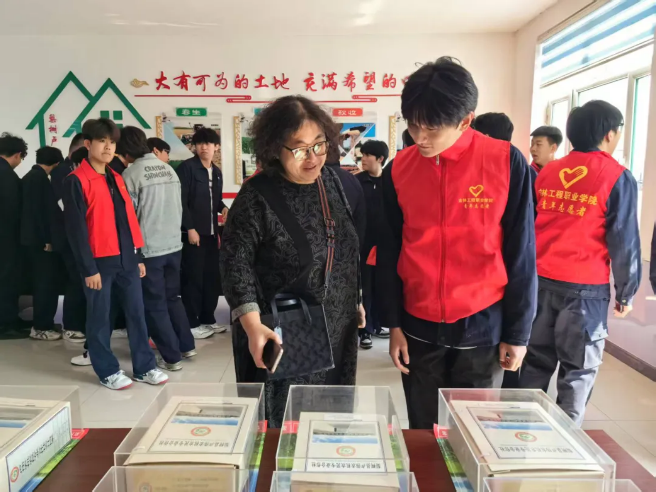 行走的思政课∣beat365唯一官方网站师生深入黑土沃野 共话乡村振兴416.png